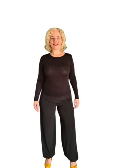 Camiseta_básica_manga_larga_de_mujer_color_negro